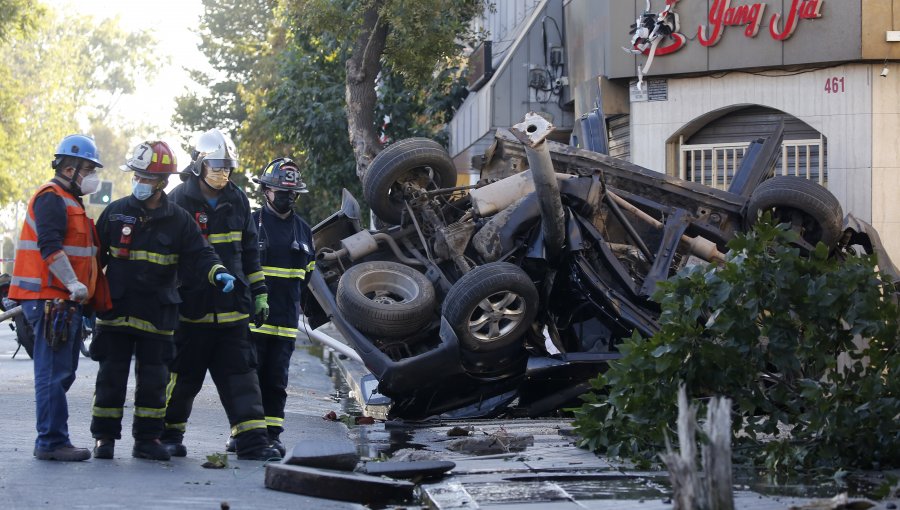 Volcamiento de camioneta en avenida Mattta terminó con una persona lesionada