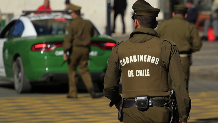 Detienen a tres carabineros por participar en fiesta clandestina en Providencia