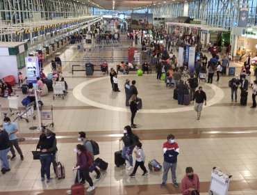 Aeropuerto de Santiago vivió un día de alta afluencia ante el cierre de fronteras