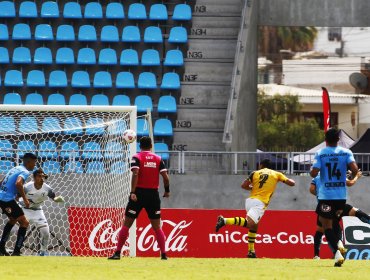 Coquimbo Unido lo ganó en la agonía en su debut en primera B con gol de Paredes