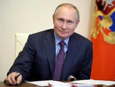 Vladimir Putin firma la ley que le permitirá ser presidente de Rusia hasta 2036