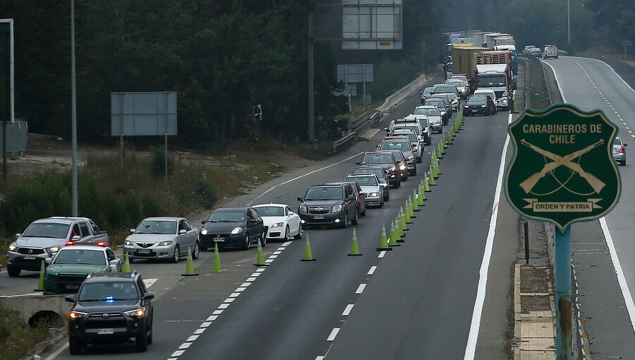 Más de 80 mil vehículos salieron de la región Metropolitana durante Semana Santa: 1.460 fueron devueltos