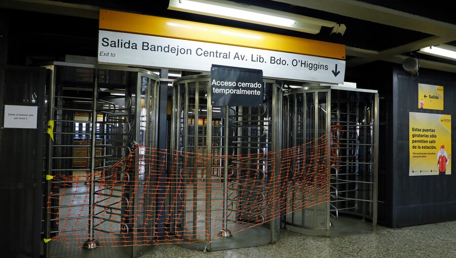 Metro respondió a críticas tras instalar puertas giratorias en estación Los Héroes: "No son torniquetes"