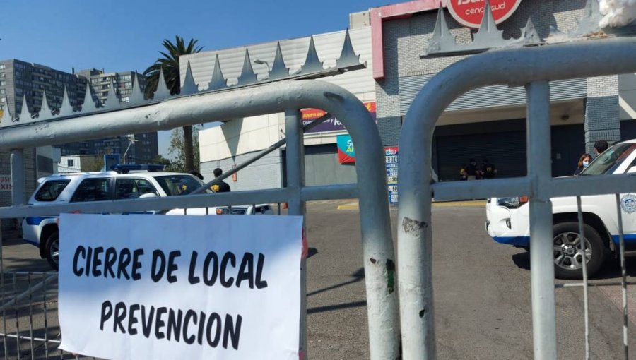 Prohíben funcionamiento de supermercado en La Cisterna tras detectar brote de Covid-19 en trabajadores