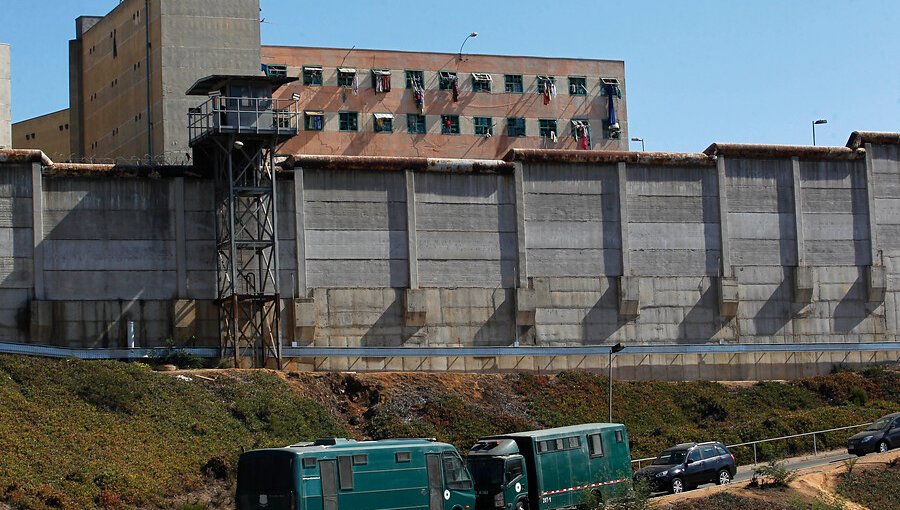 Intenso operativo policial en Valparaíso para capturar a interno que se fugó desde la cárcel