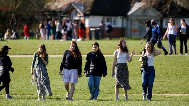 Reino Unido dejará de ofrecer la vacuna contra el Covid-19 de AstraZeneca a menores de 30 años