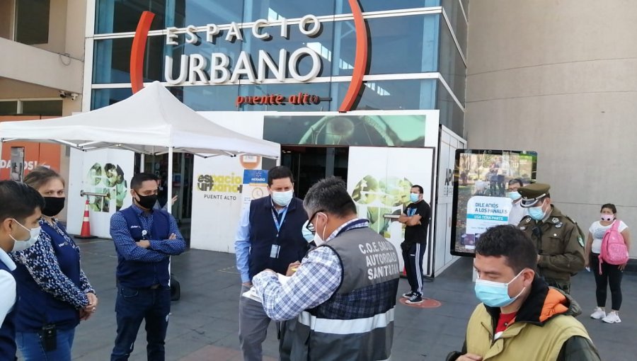 Prohíben funcionamiento de supermercado Líder en Puente Alto por brote de Covid-19