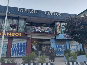 Detectan local de tatuajes funcionando en pleno centro de Viña del Mar: siete personas fueron detenidas