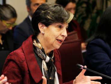 Senadora Allende pide al ministro Paris que aclare si se está discriminando por edad para uso de camas UCI