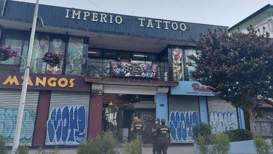 Detectan local de tatuajes funcionando en pleno centro de Viña del Mar: siete personas fueron detenidas