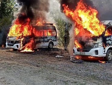 Nuevo ataque incendiario en menos de 24 horas en La Araucanía: dos furgones fueron quemados