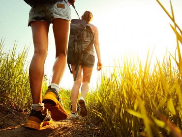 Muévete desde lo más básico: 7 beneficios que la caminata diaria trae a nuestro organismo