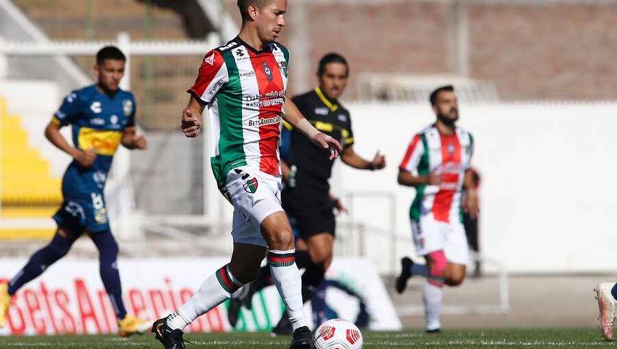 Everton rescató un agónico empate ante un Palestino que luchó casi todo el partido con 10