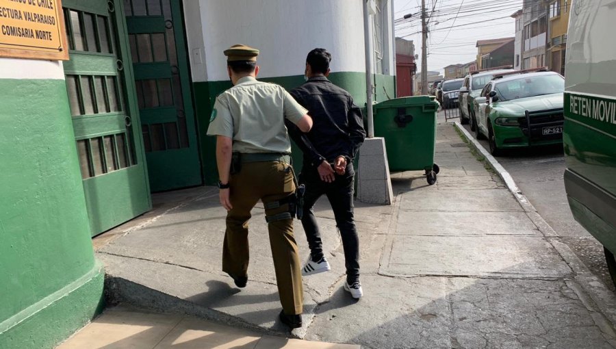 Hombre con arresto domiciliario fue sorprendido transitando en Valparaíso en horario de toque de queda