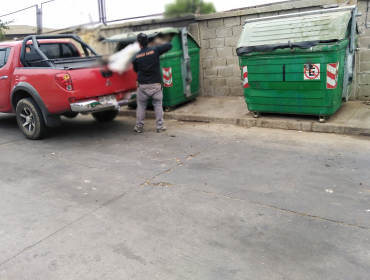 Mal uso de contenedores y gran cantidad de escombros genera acumulación de basura en sectores altos de Viña del Mar