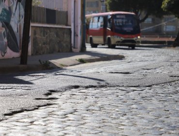 14 calles del cerro Playa Ancha serán reparadas tras millonaria aprobación de fondos