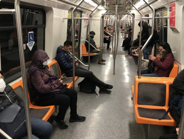 Movilidad de abril en Metro de Santiago cayó más de un 50% respecto a la primera semana de marzo