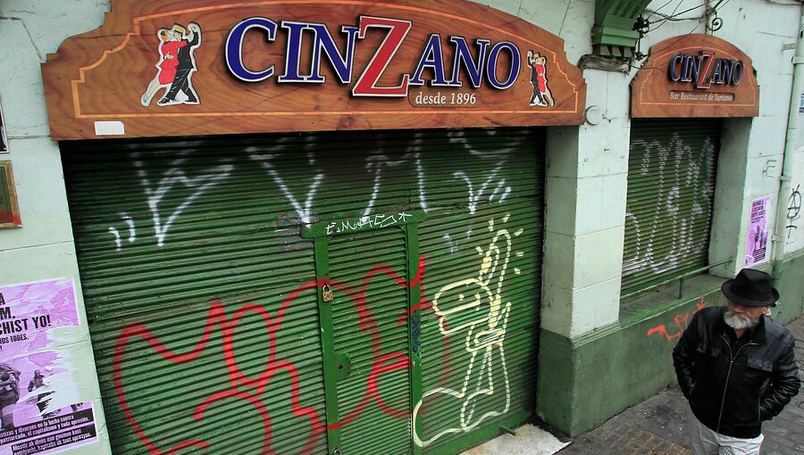 Un histórico de Valparaíso que se niega a morir: Bar Cinzano alista detalles para reabrir sus puertas en junio