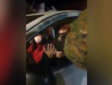 Mujer huye de control militar y choca vehículo en Punta Arenas: en noviembre escapó de otro atropellando a soldado