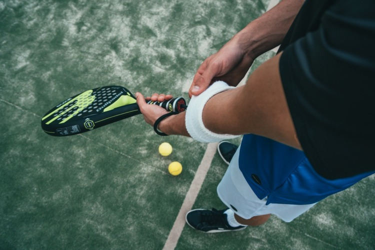 Sorprenden a personas practicando pádel en una cancha ubicada en Reñaca