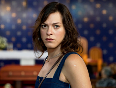 Daniela Vega sorprende con nueva caracterización para serie de Netflix