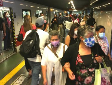 "Mochila olvidada" en estación del Metro de Santiago generó suspensión del servicio y aglomeraciones