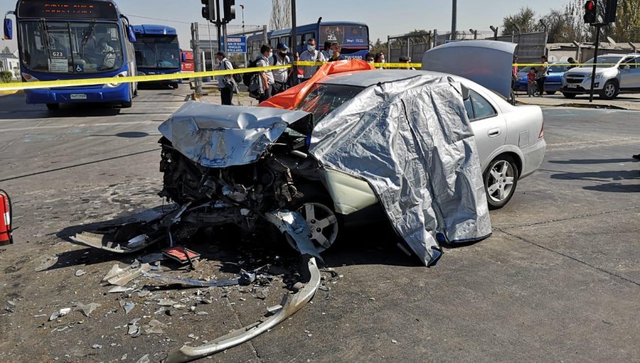 Un hombre y una mujer embarazada fallecieron en accidente en la Pintana tras protagonizar balacera