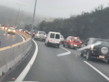 Accidente de tránsito termina con vehículo volcado y alta congestión en la ruta Las Palmas de Viña del Mar