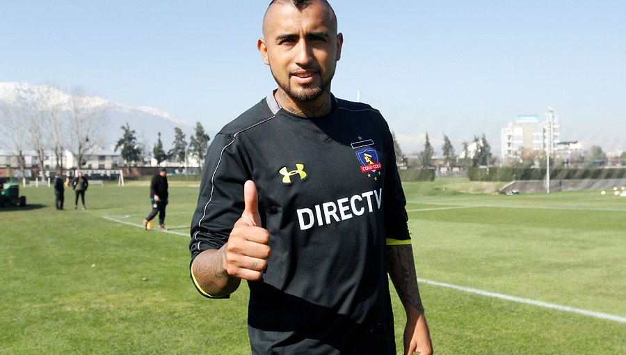 Arturo Vidal ilusiona a hinchas de Colo-Colo en saludo por aniversario del club