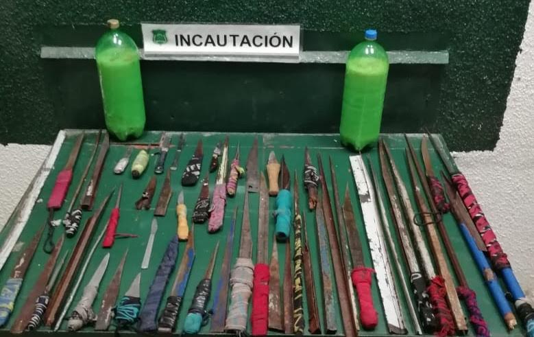 Masivo allanamiento en la cárcel de Valparaíso permite incautar celulares, alcohol, armas y droga