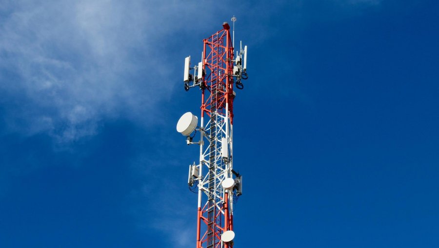 Municipio de La Cruz y vecinos se oponen a instalación de antena de telefonía celular en calle Manuel Rodríguez