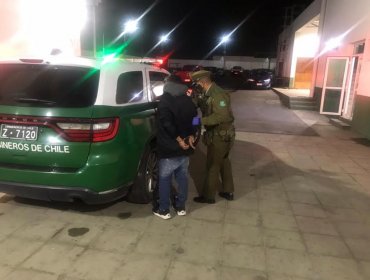 Detienen a hombre que mantenía en su casa auto robado en Quintero