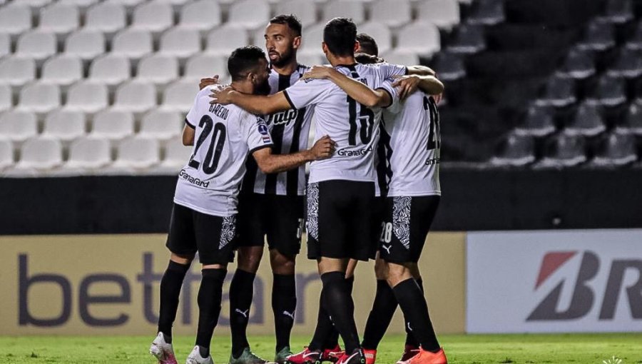 Un Palestino sin ideas y con un expulsado cayó ante Libertad por Copa Sudamericana