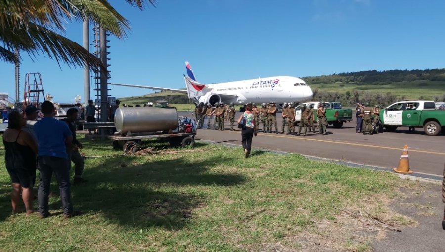 Habitantes se tomaron aeropuerto de Rapa Nui en rechazo al arribo de personas ajenas a la isla