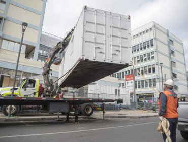 Instalan cuatro contenedores para darle un respiro a "Emergencias" del Hospital Van Buren de Valparaíso