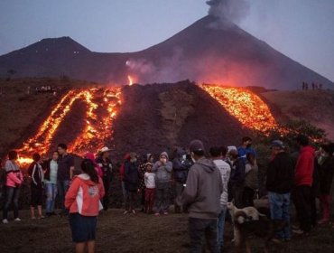 Lava del volcán Pacaya amenaza con hacer desaparecer a una localidad en Guatemala