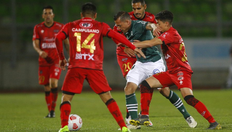 Santiago Wanderers cayó ante Ñublense de local y se hunde en el último puesto