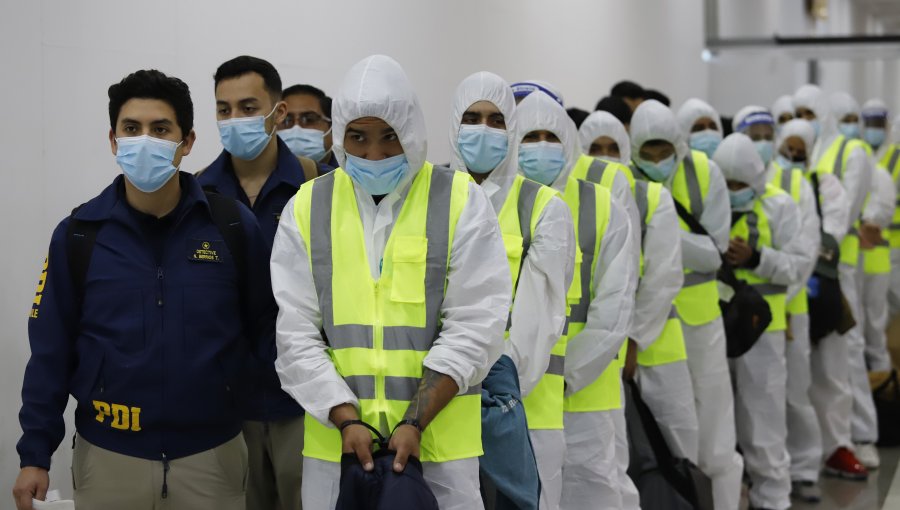 55 ciudadanos extranjeros fueron expulsados en un vuelo Sky desde Iquique