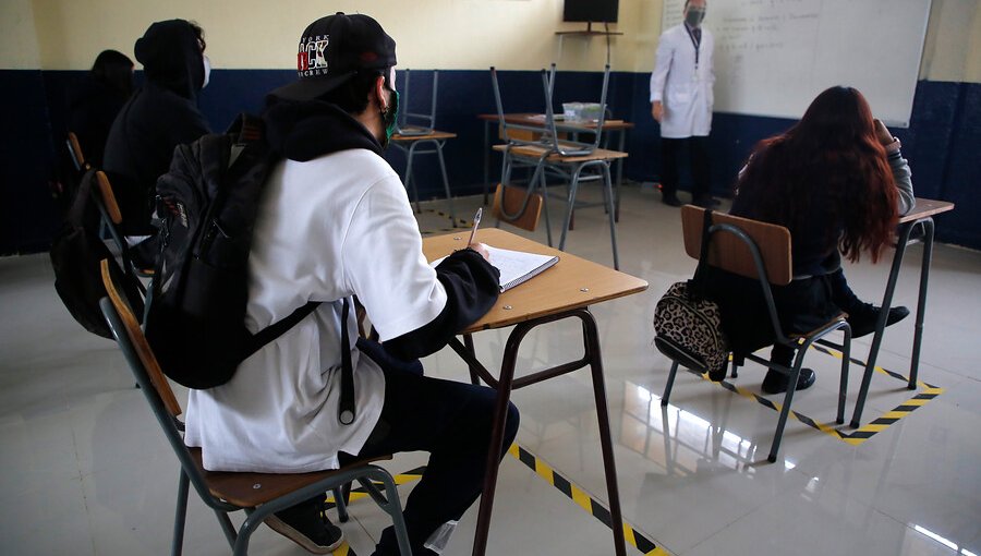 Colegios de comunas que avanzarán a «Transición» podrán volver a clases presenciales desde este jueves