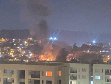 Incendio consumió completamente vivienda en sector de Glorias Navales en Viña del Mar