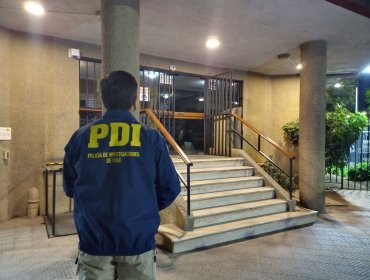 Investigan femicidio con posterior suicidio en Santiago: supuesto agresor se lanzó desde azotea en piso 13