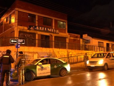 15 personas fueron detenidas tras ser sorprendidas al interior de local nocturno en Punta Arenas