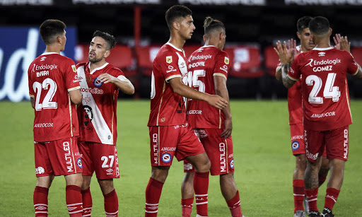 Argentinos Juniors presenta cinco casos de Covid-19 a horas del duelo contra la UC