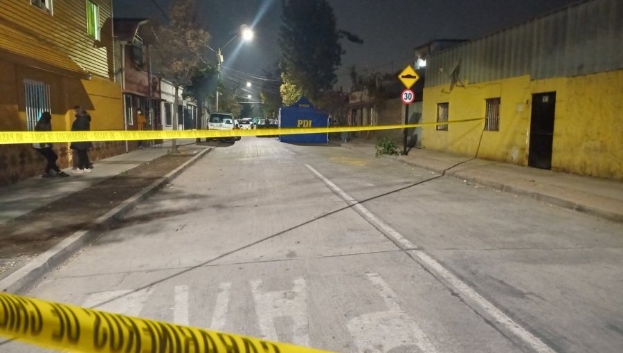 Investigan femicidio y homicidio en San Joaquín: supuesto agresor se dio a la fuga