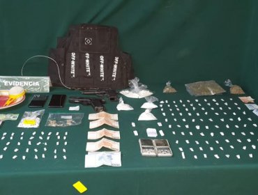 Investigación policial permite detener a dos sujetos e incautar droga en toma de San Antonio