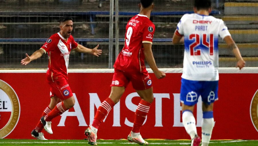 La UC cae con Argentinos Juniors y no levanta cabeza en Copa Libertadores