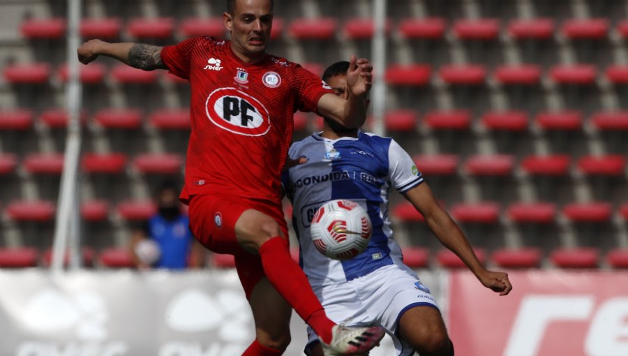 Unión La Calera le ganó con lo justo a Antofagasta y se subió a la punta del Campeonato