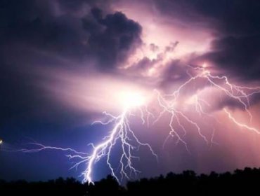 Cancelan alerta temprana en Región de Los Ríos, pero advierten tormentas eléctricas en Los Lagos