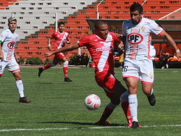 Cobresal logró un importante triunfo ante Curicó, que se hunde en la tabla