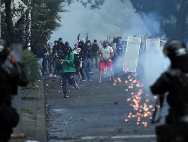 Al menos 17 muertos y más de 800 heridos en protestas contra la reforma fiscal en Colombia